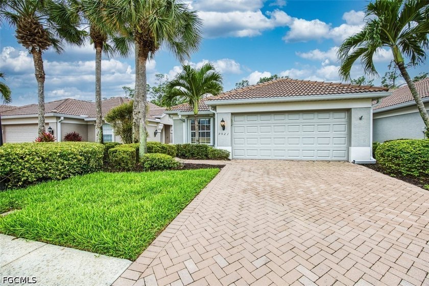 Welcome to living the dream in Colonial Country Club! This - Beach Home for sale in Fort Myers, Florida on Beachhouse.com