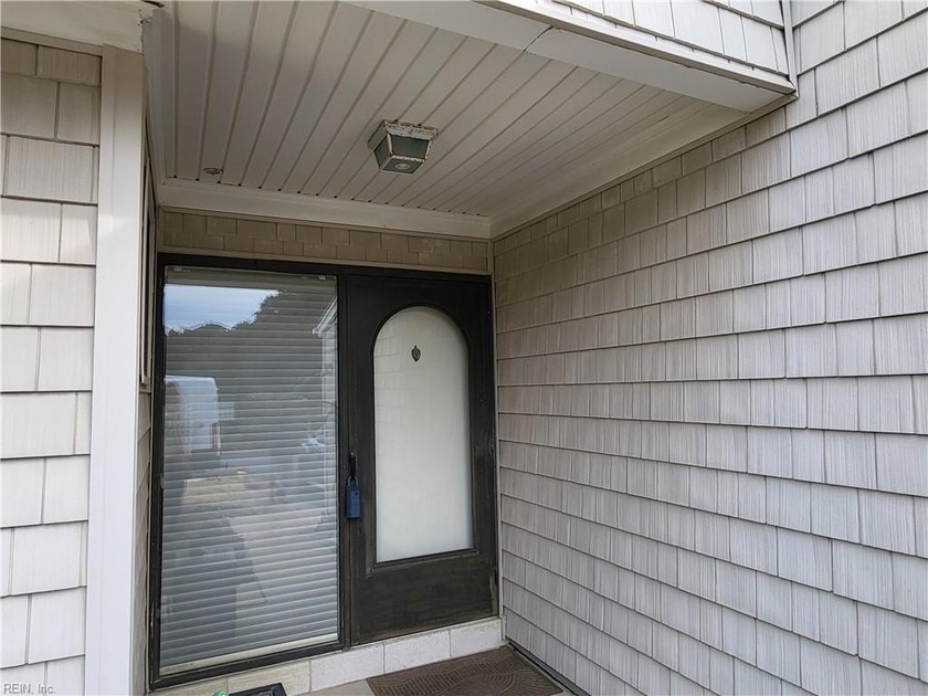 Townhouse style condo with 1 car attached garage on the - Beach Condo for sale in Virginia Beach, Virginia on Beachhouse.com