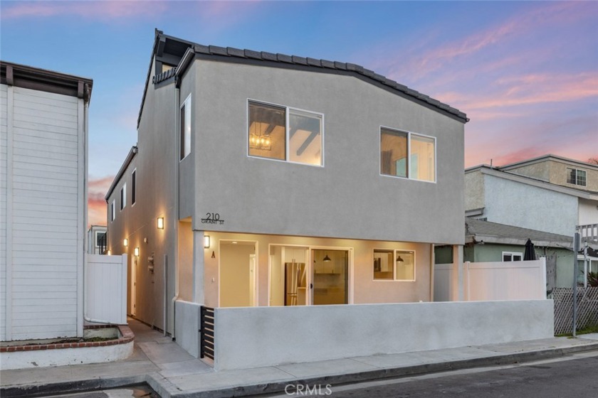 Welcome to 210 Grant St, a luxury Duplex in highly coveted - Beach Townhome/Townhouse for sale in Newport Beach, California on Beachhouse.com