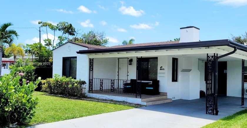 REMODELED CORNER 3BED/2BATH SINGLE FAMILY HOME+ DETACHED - Beach Home for sale in Oakland Park, Florida on Beachhouse.com