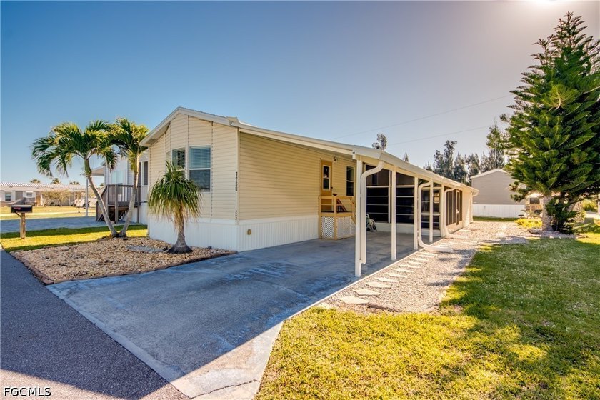 Beautifully maintained 2-bedroom, 2-bath manufactured home - Beach Home for sale in St. James City, Florida on Beachhouse.com