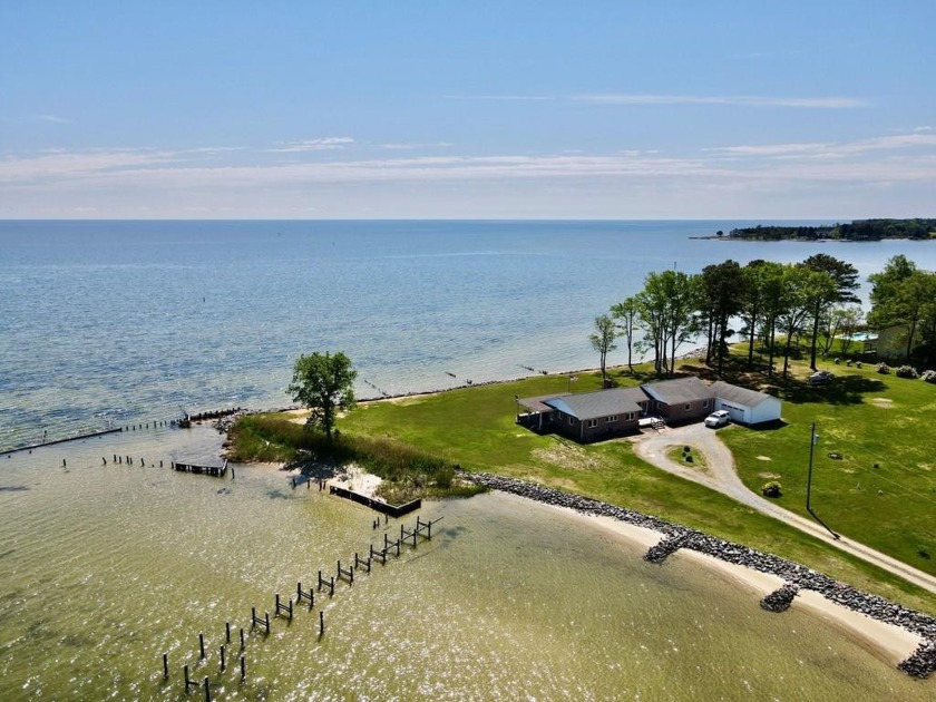 This spectacular property offers two waterfront beach homes (109 - Beach Home for sale in Kilmarnock, Virginia on Beachhouse.com