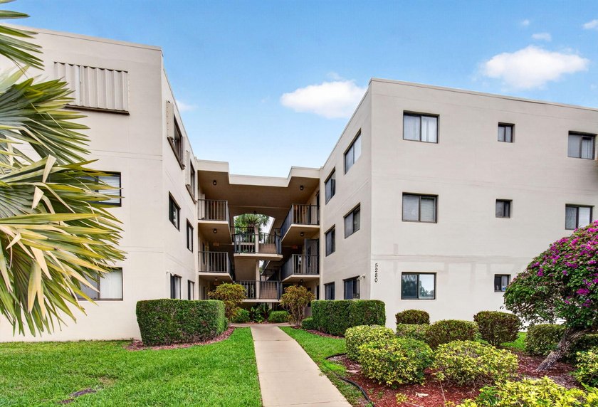 Beautiful Corner Condo with Stunning Water Views in Delray Beach - Beach Condo for sale in Delray Beach, Florida on Beachhouse.com