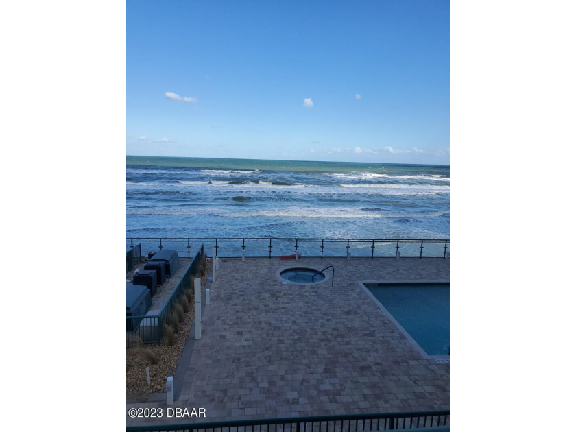 Spacious 3/3 end unit with over 2000 sq/ft In the Dimucci Twin - Beach Condo for sale in Daytona Beach Shores, Florida on Beachhouse.com