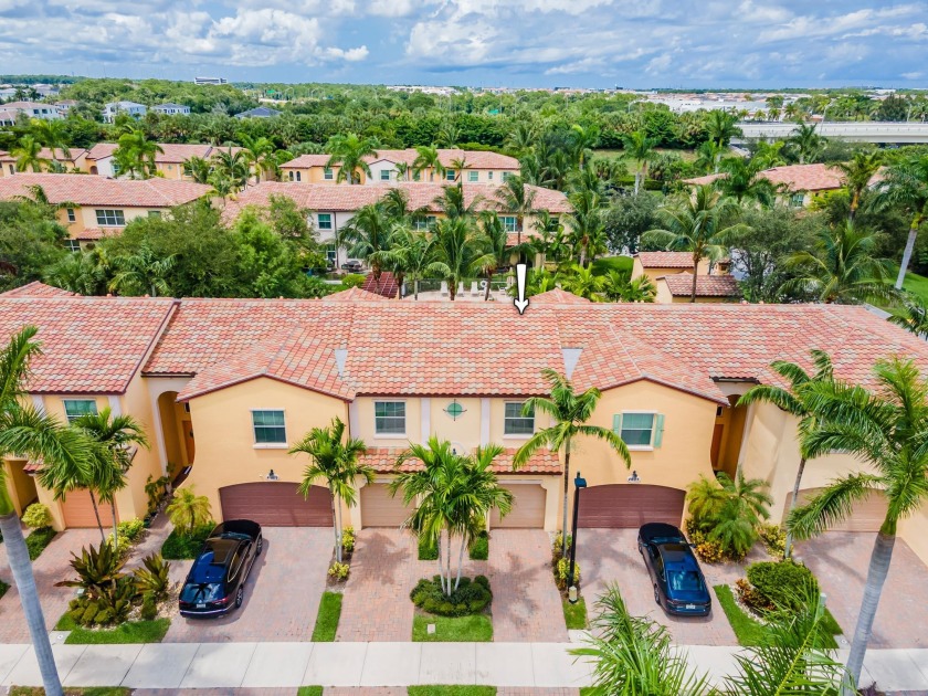 Discover the essence of luxury living in this exceptional - Beach Townhome/Townhouse for sale in Palm Beach Gardens, Florida on Beachhouse.com