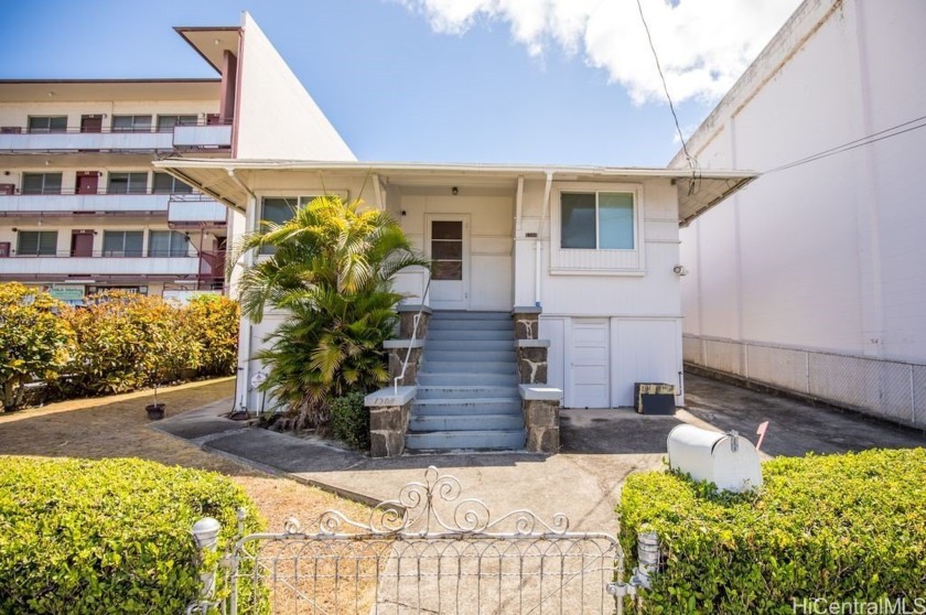 A B-2 zone property, nestled within a residential setting - Beach Home for sale in Honolulu, Hawaii on Beachhouse.com