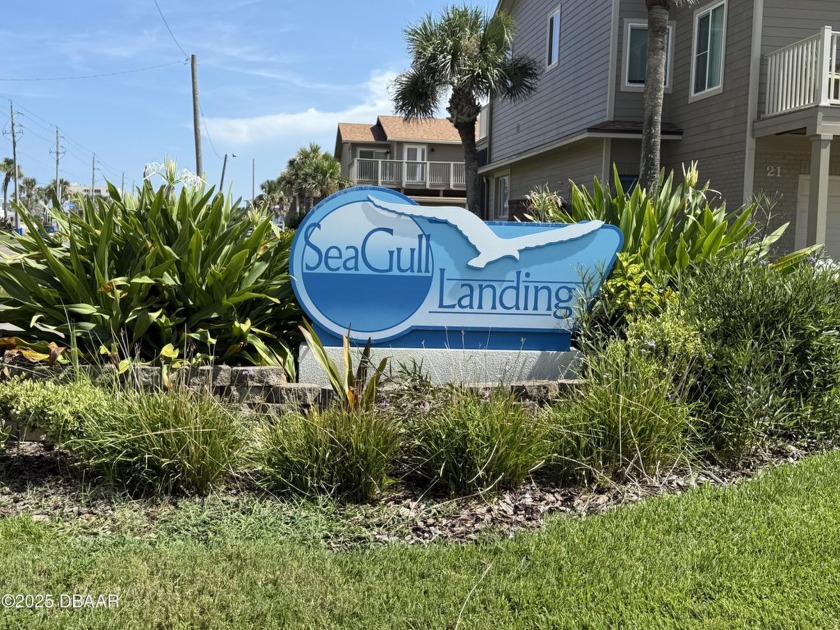 Enjoy the relaxed lifestyle in this beautifully maintained - Beach Townhome/Townhouse for sale in Ponce Inlet, Florida on Beachhouse.com