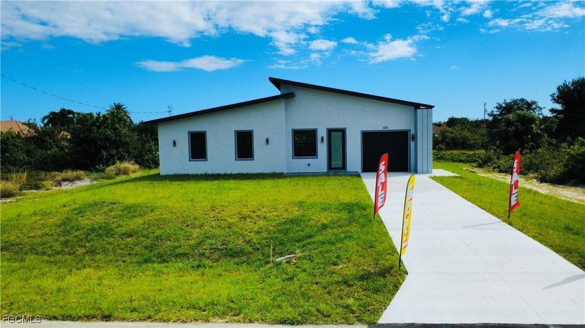 HIGH-QUALITY FINISHES . 3 FULL BATHROOMS . MODERN DESIGN - Beach Home for sale in Lehigh Acres, Florida on Beachhouse.com