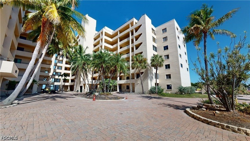 Stunning 2-bedroom, 2-bath condo at Sandarac offering the - Beach Condo for sale in Fort Myers Beach, Florida on Beachhouse.com