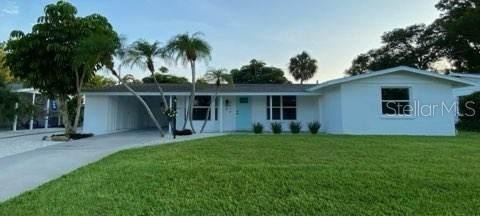 Welcome to this stunning 3 bedroom/2 bath home in sought-after - Beach Home for sale in Sarasota, Florida on Beachhouse.com