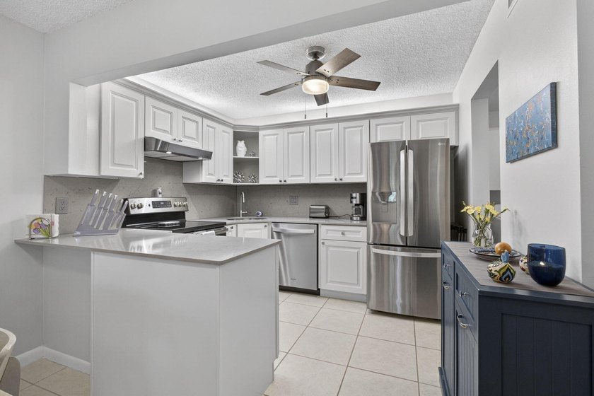 Make this cheery, well-maintained 2br condo your home here in - Beach Condo for sale in Greenacres, Florida on Beachhouse.com