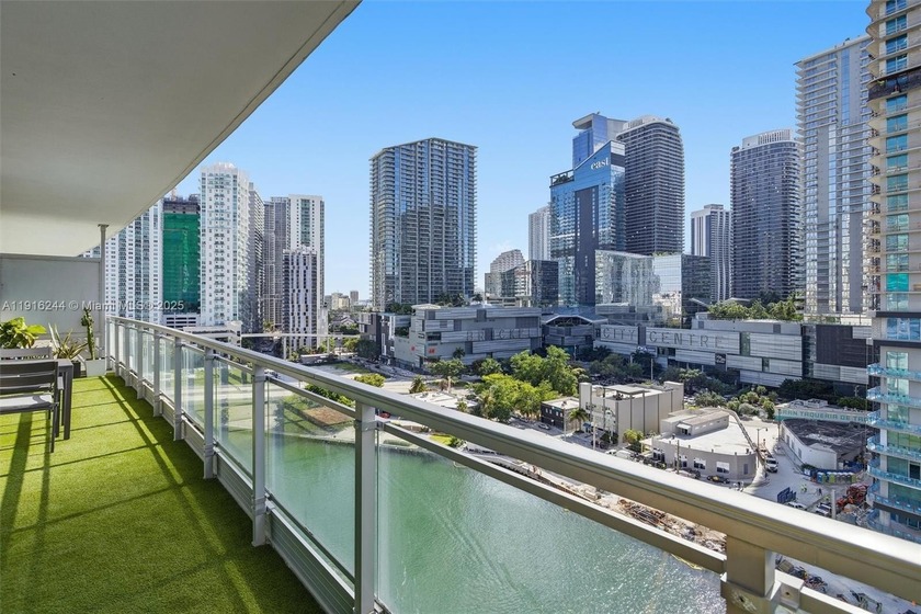 Discover a remarkable urban oasis in the heart of Brickell in - Beach Condo for sale in Miami, Florida on Beachhouse.com