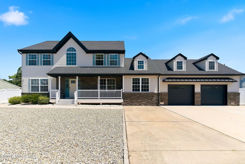 Shelter Cove Colonial on double lot w/ new oversized 2 car - Beach Home for sale in Toms River, New Jersey on Beachhouse.com