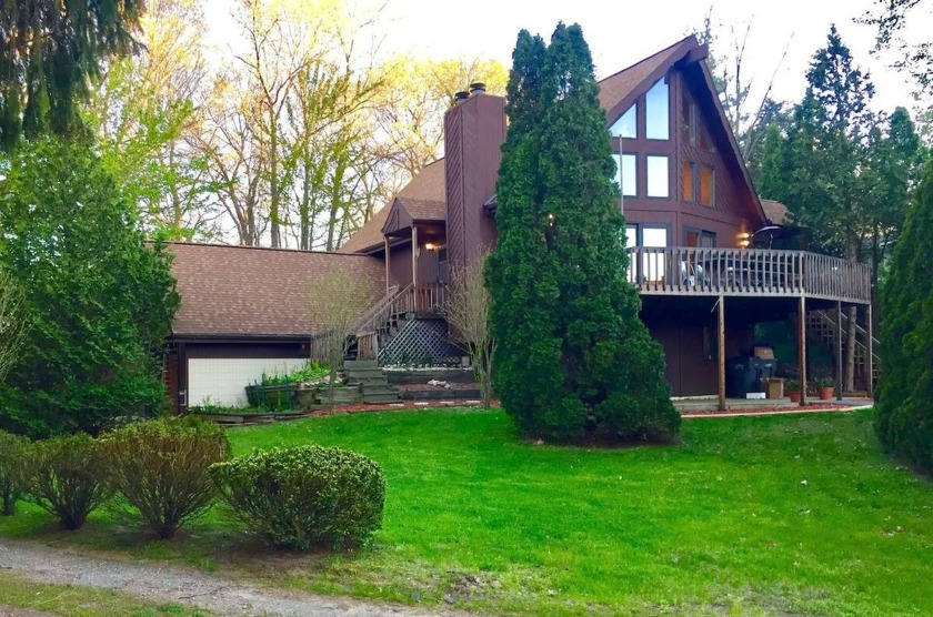 Beautifully updated, light-filled turnkey 4br/3ba home in a - Beach Home for sale in New Buffalo, Michigan on Beachhouse.com