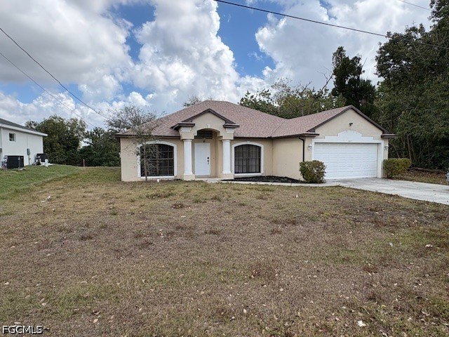 A perfect large open floor plan family home in a terrific - Beach Home for sale in Cape Coral, Florida on Beachhouse.com