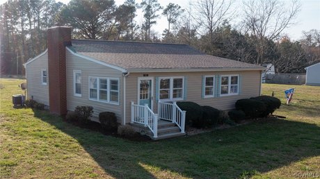 Just in time for summer! Plenty of room for you and your friends - Beach Home for sale in Dunnsville, Virginia on Beachhouse.com