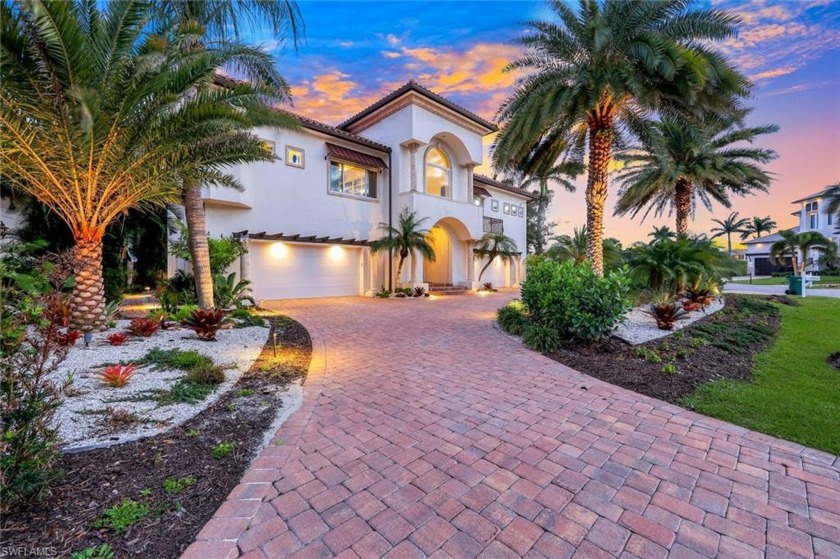 OPULENT LIVING AT ITS FINEST! Perfectly positioned with huge - Beach Home for sale in Naples, Florida on Beachhouse.com