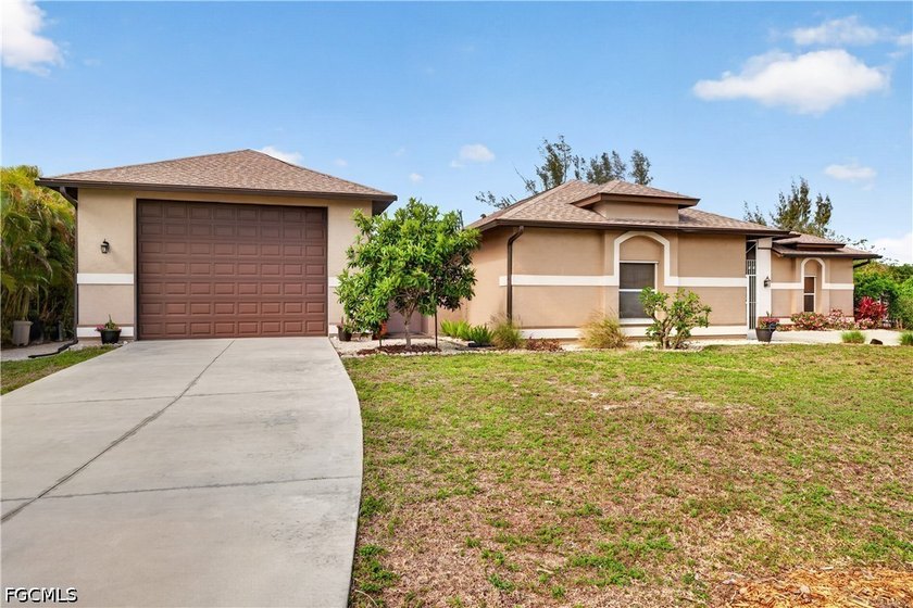This is a beautifully updated 3 bedroom, 3 bath, plus den, split - Beach Home for sale in Cape Coral, Florida on Beachhouse.com