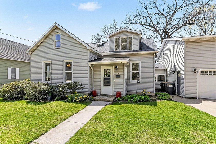 Spacious home just minutes from Lake Michigan! This 4-bedroom - Beach Home for sale in South Haven, Michigan on Beachhouse.com