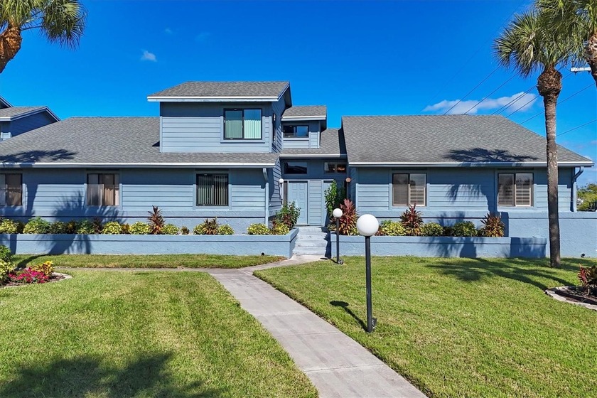 Welcome to Wedgewood Commons, Unit B-6, located just a short 6 - Beach Condo for sale in Nokomis, Florida on Beachhouse.com