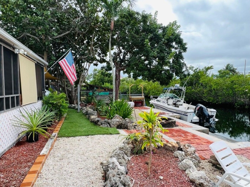 Investment Opportunity! Waterfront CBS duplex with 2BD|1BA on - Beach Home for sale in Big Pine Key, Florida on Beachhouse.com
