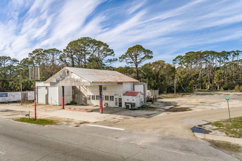 Prime location!  This commercial real estate parcel is ideally - Beach Commercial for sale in Eastpoint, Florida on Beachhouse.com