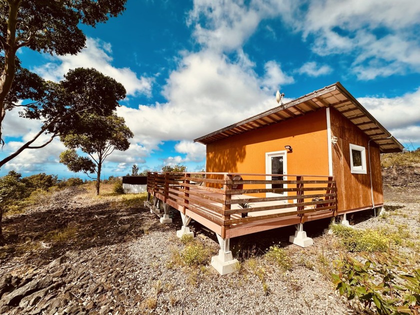 Discover off-grid living with stunning ocean views. Situated on - Beach Home for sale in Ocean View, Hawaii on Beachhouse.com