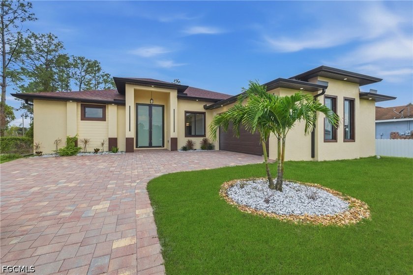 The open concept offers 1910 sq.ft of fabulous living area, tray - Beach Home for sale in Lehigh Acres, Florida on Beachhouse.com