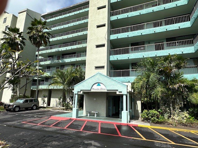 This wonderful Condominium complex sits on the ocean in sunny - Beach Condo for sale in Hilo, Hawaii on Beachhouse.com
