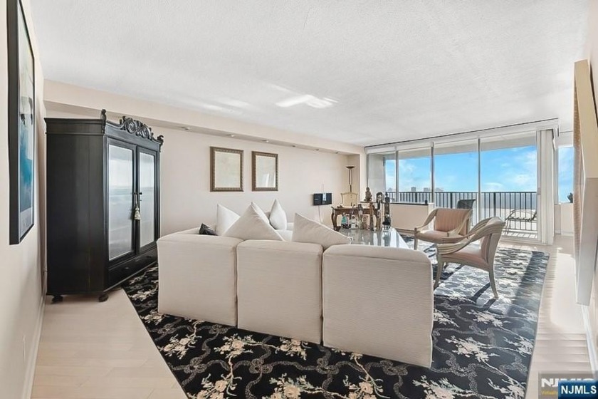 Step into this expansive 3-bedroom, 2.5-bath co-op in the - Beach Other for sale in Fort Lee, New Jersey on Beachhouse.com