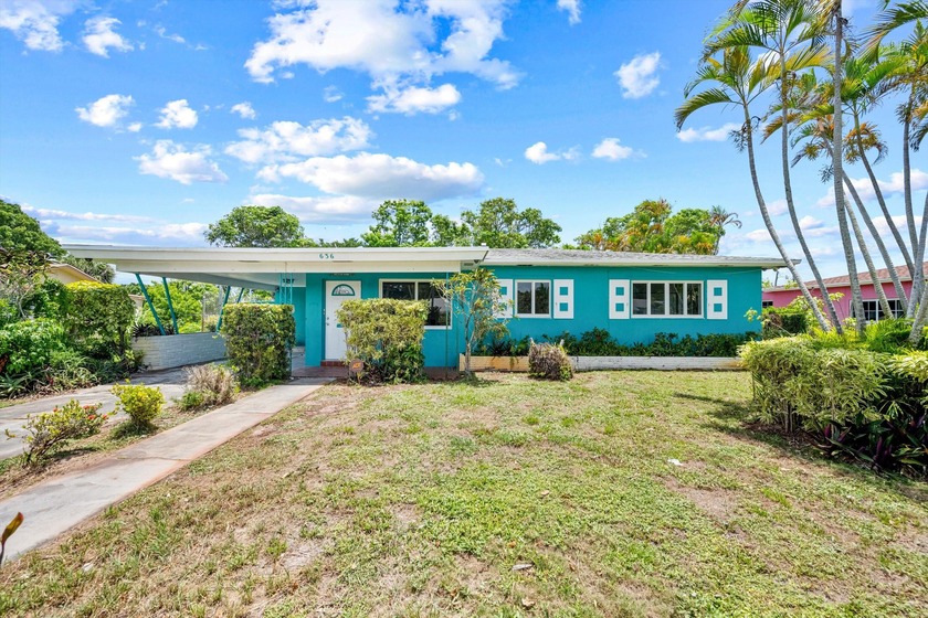 THIS BEAUTIFULLY RENOVATED 3 BEDS,2 BATHS HOME BOASTING STUNNING - Beach Home for sale in Boynton Beach, Florida on Beachhouse.com