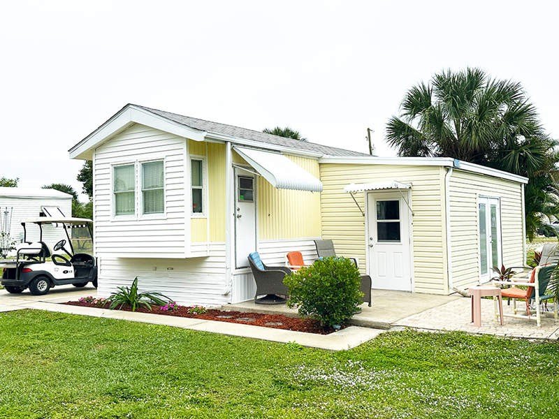 This charming 608 square feet manufactured home in Bonita - Beach Home for sale in Bonita Springs, Florida on Beachhouse.com