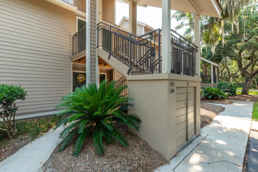 Gorgeous, 2 bedroom, 2 bath, first floor condo with golf views - Beach Home for sale in Johns Island, South Carolina on Beachhouse.com