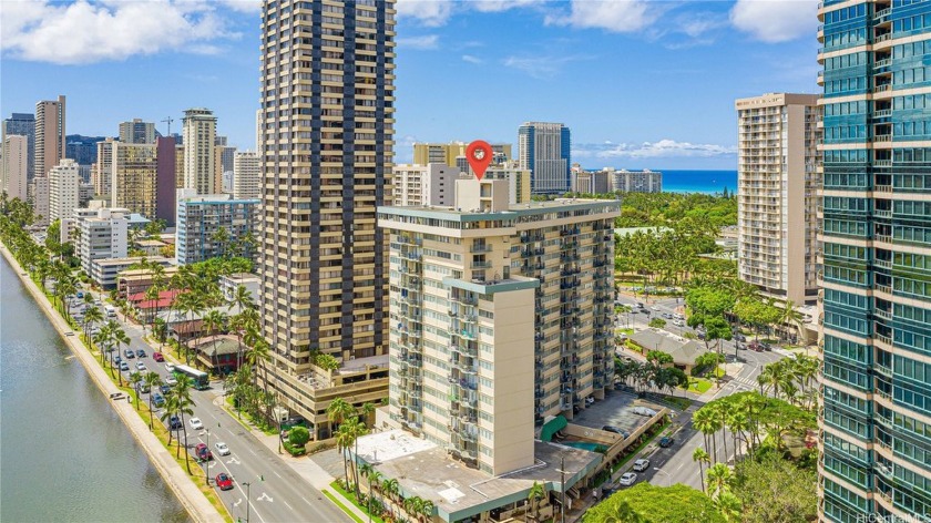 Welcome to the Royal Aloha, a rare resort-zoned building in - Beach Condo for sale in Honolulu, Hawaii on Beachhouse.com