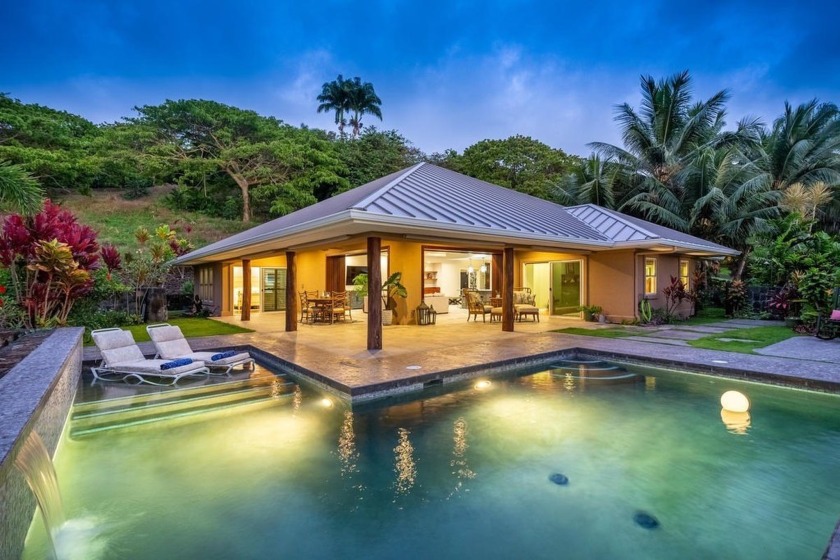 Beautiful single-story luxury home located in the prestigious - Beach Home for sale in Kailua Kona, Hawaii on Beachhouse.com