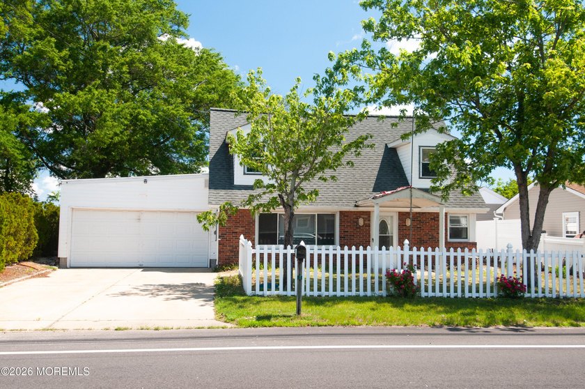 Welcome to Your New Home in Bayville, NJ!! Experience the charm - Beach Home for sale in Bayville, New Jersey on Beachhouse.com