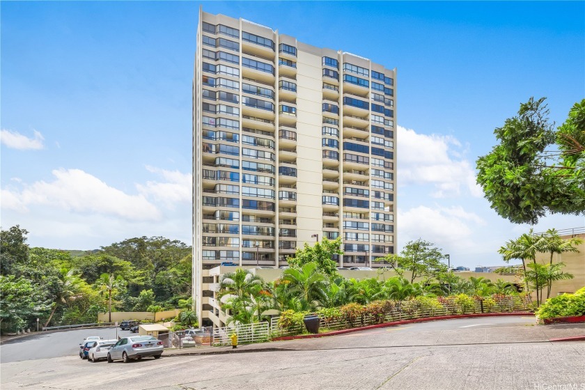 Welcome to this well-maintained 1-bedroom, 1-bath condo in the - Beach Condo for sale in Honolulu, Hawaii on Beachhouse.com