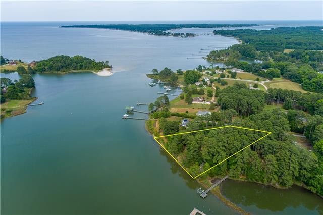 Stunning, wide water views of Queens Creek and 230 feet of - Beach Lot for sale in Mathews, Virginia on Beachhouse.com