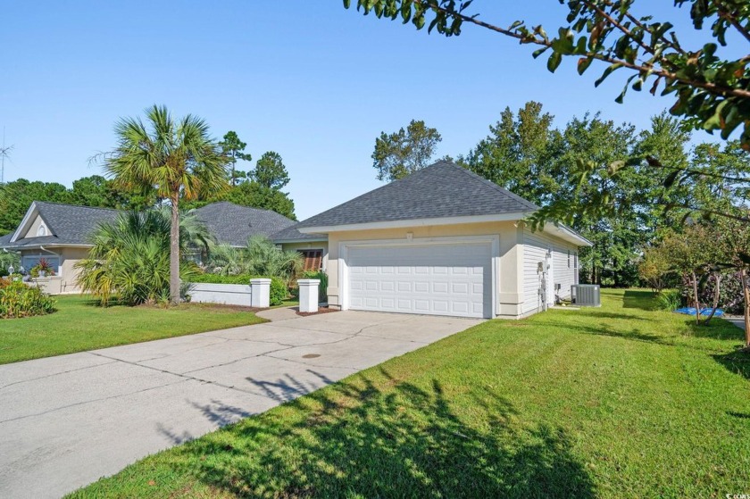 This lovely 3 BR/2BA ranch style home has a large living area - Beach Home for sale in Murrells Inlet, South Carolina on Beachhouse.com