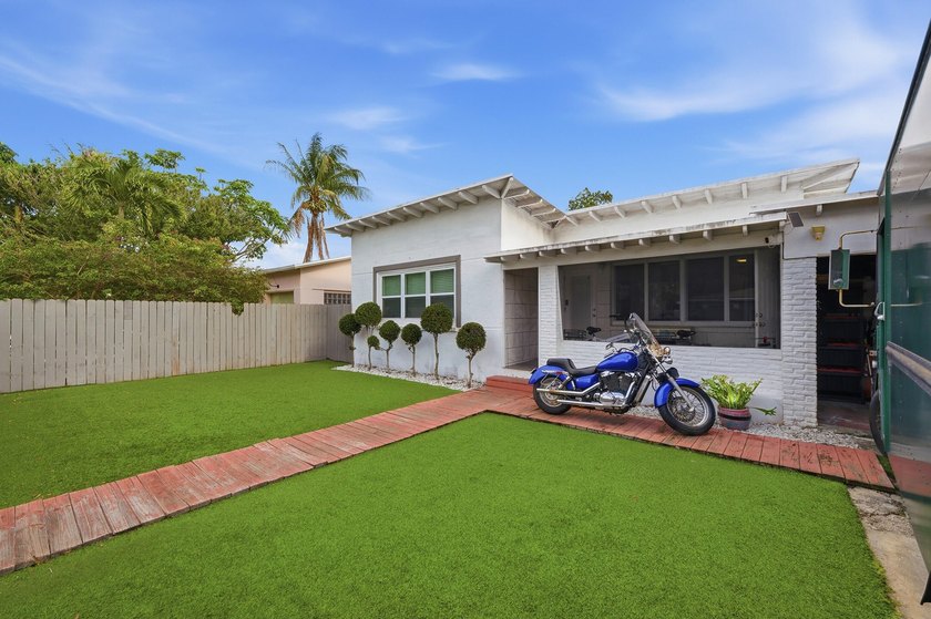 Excellent investment or house hack opportunity in desirable - Beach Home for sale in Fort Lauderdale, Florida on Beachhouse.com