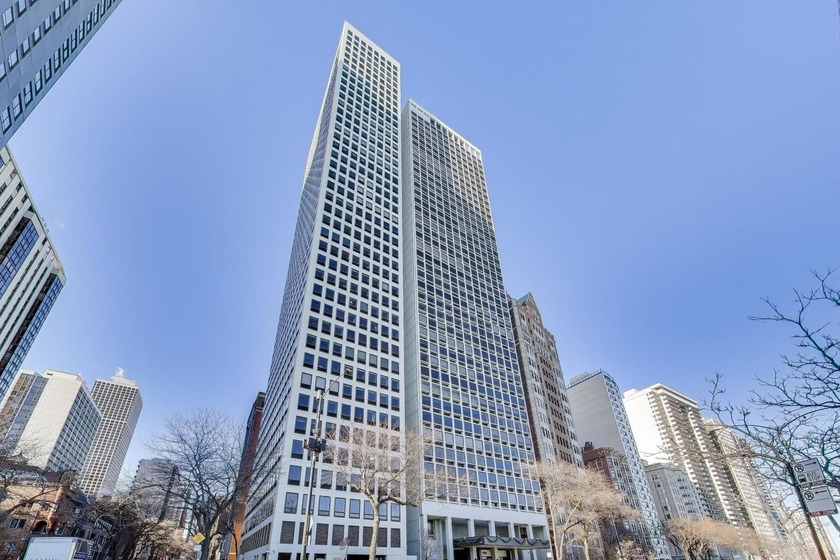Welcome to 1110 N Lake Shore Drive, an elegant high-floor Gold - Beach Condo for sale in Chicago, Illinois on Beachhouse.com