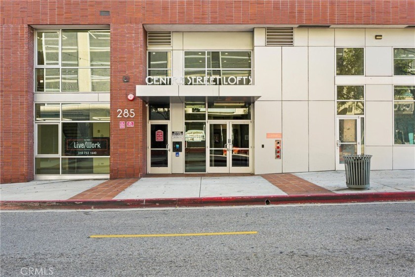 Incredible END UNIT in a desirable Downtown, up and rising port - Beach Condo for sale in San Pedro, California on Beachhouse.com