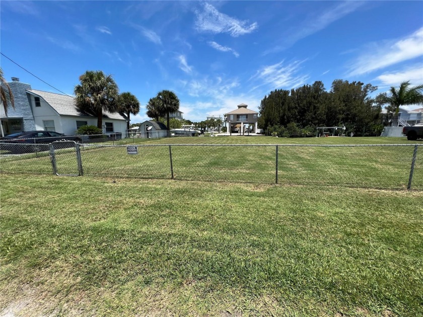 Waterfront property in beautiful Hudson, Florida! This - Beach Lot for sale in Hudson, Florida on Beachhouse.com