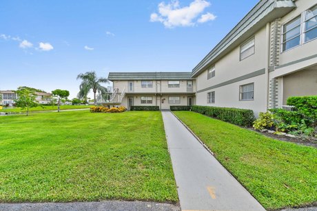 **REVERSED LIVING**THIS IS A UNIQUE MUST SEE.1 bedroom 1 and a - Beach Condo for sale in Delray Beach, Florida on Beachhouse.com