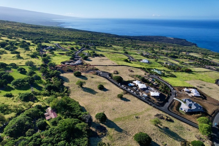 Hokulia Phase 1, lot 141 features a top of the community - Beach Acreage for sale in Kealakekua, Hawaii on Beachhouse.com