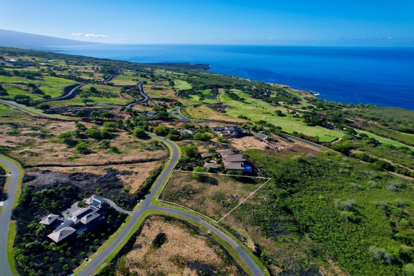 Hokulia Phase 1, lot 26 features a corner location with fairway - Beach Lot for sale in Kealakekua, Hawaii on Beachhouse.com