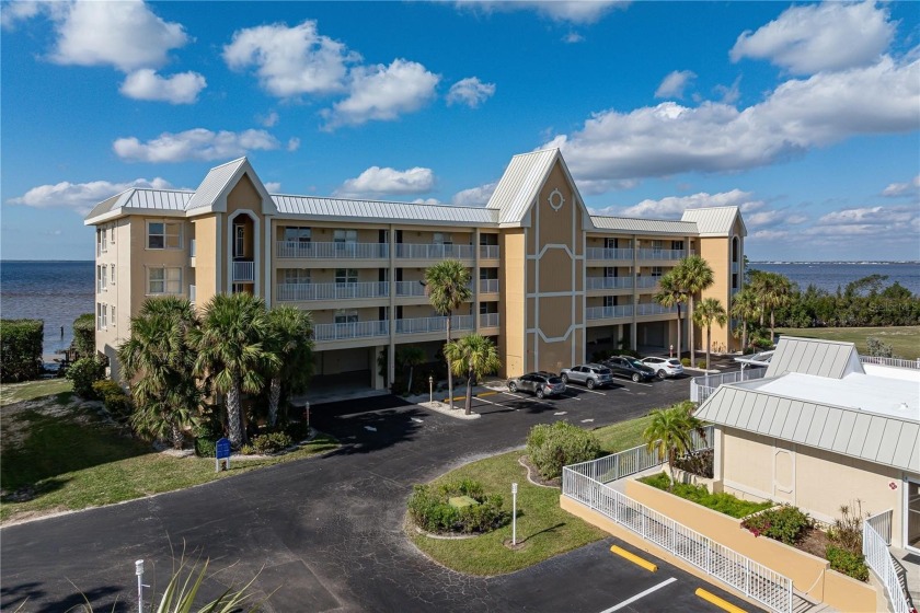 END-UNIT CONDO W/PANORAMIC HARBOR VIEWS AT POINTS WEST! Sweeping - Beach Condo for sale in Punta Gorda, Florida on Beachhouse.com