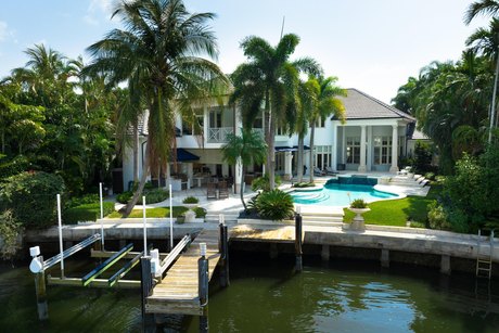 616 Seasage Dr. exemplifies intracoastal waterside living at its - Beach Home for sale in Delray Beach, Florida on Beachhouse.com