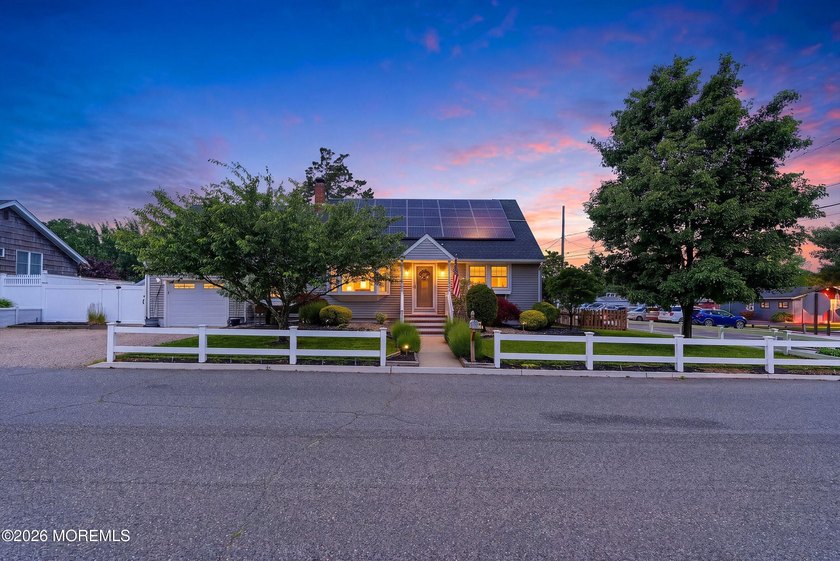 Incredible location with breathtaking views of Toms River! This - Beach Home for sale in Beachwood, New Jersey on Beachhouse.com