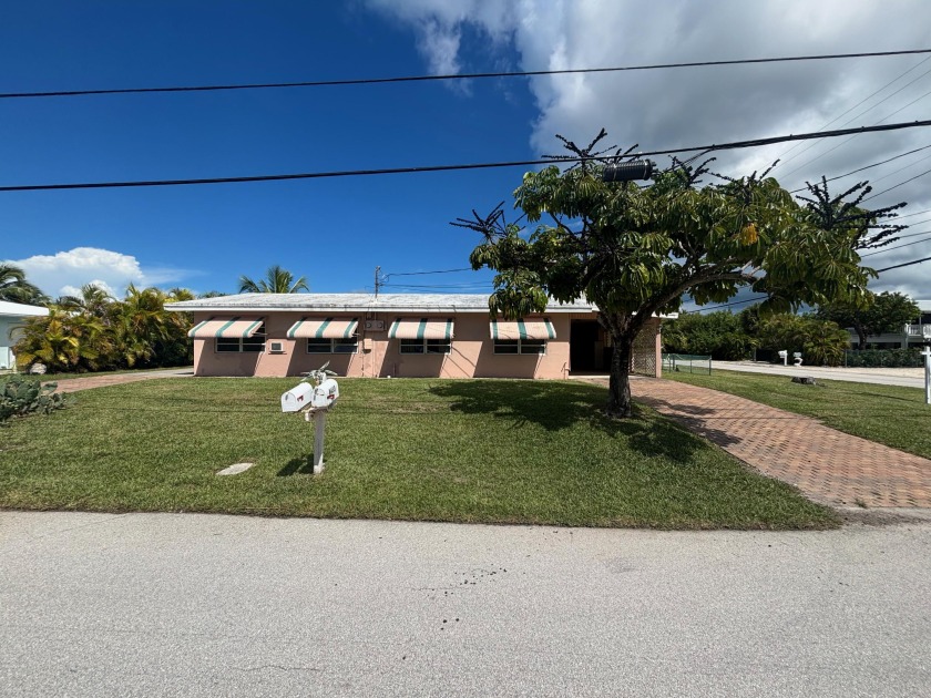 Great income producing CBS duplex in Big Pine Key. Good boating - Beach Home for sale in Big Pine Key, Florida on Beachhouse.com